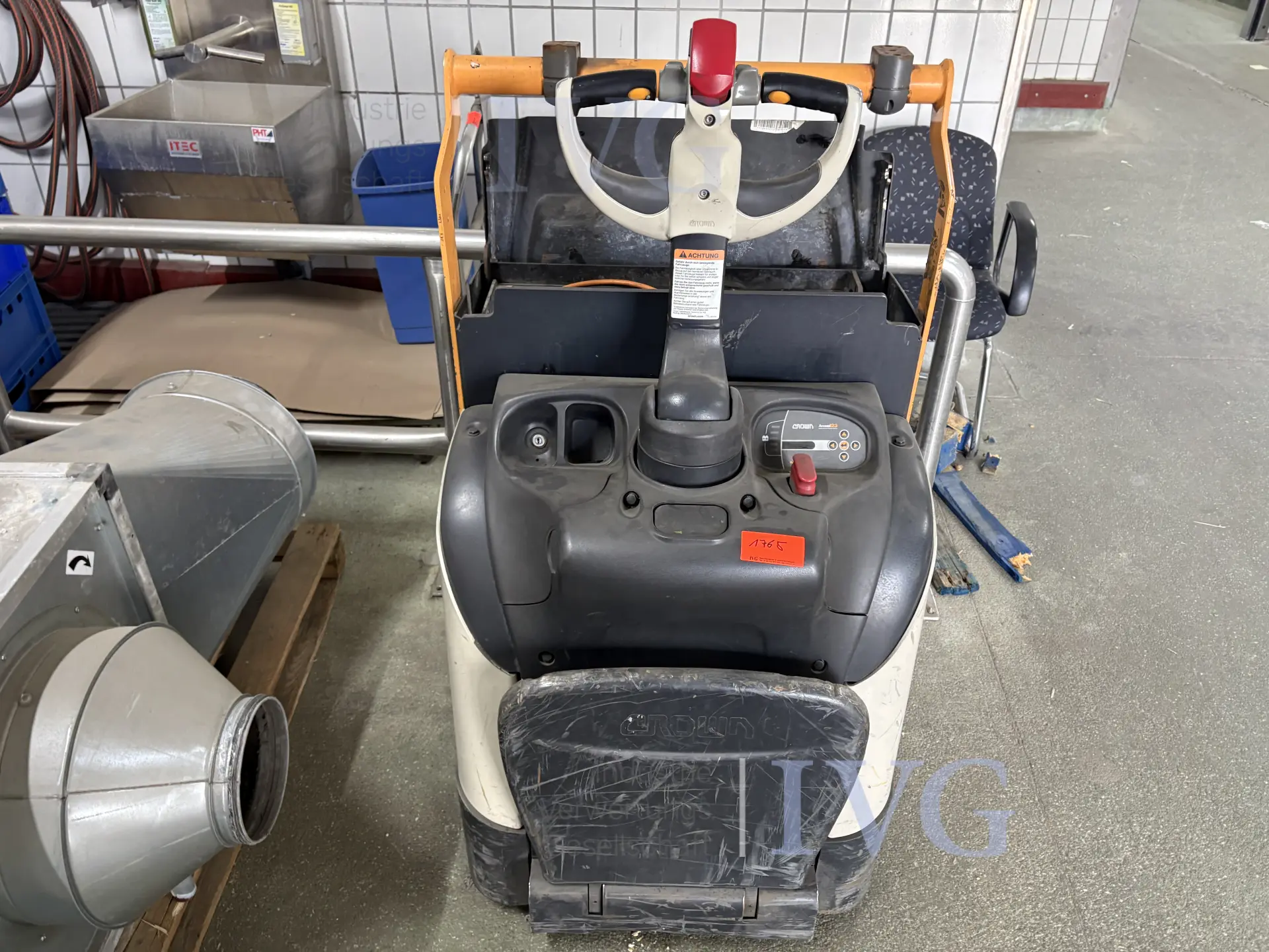 E-Mitfahr-Deichselhubwagen CROWN WT 3020